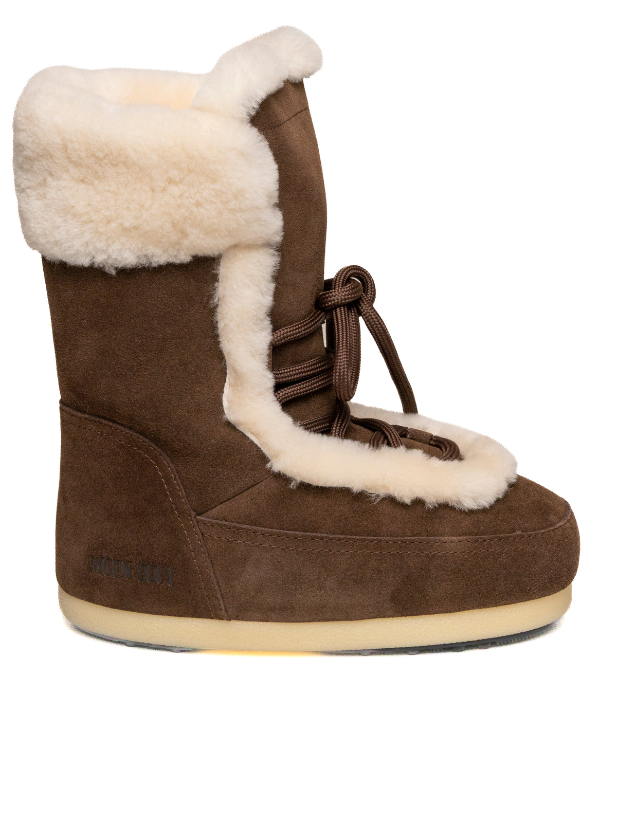 Vista laterale del doposcì in camoscio marrone scuro Moon Boot con suola crema