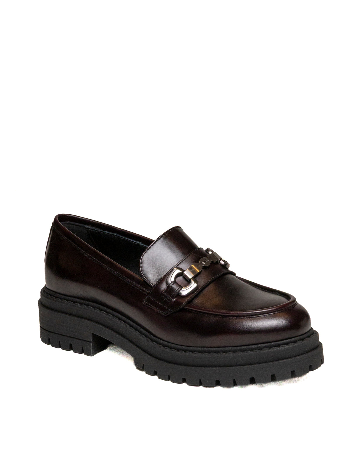 Mocassino bordeaux Cherry New Balance in vista tre quarti frontale con dettaglio metallico