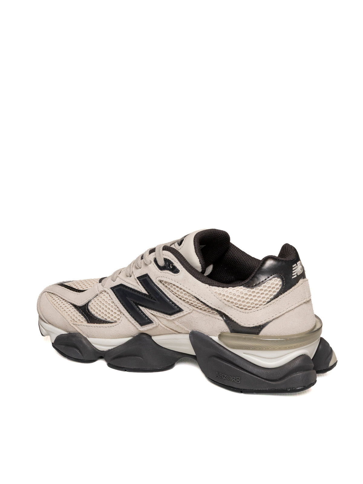 Vista posteriore della sneaker 9060 New Balance con tallone rinforzato e intersuola ABZORB