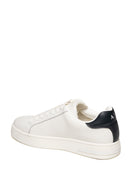 Sneaker in pelle bianca Armani Exchange vista posteriore con tallone a contrasto
