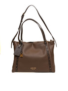 Borsa shopping Ilyana marrone mocha LIU JO con borchie e pendente dorato sul fronte