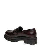 Mocassino bordeaux Cherry New Balance in vista tre quarti posteriore con tacco a blocco